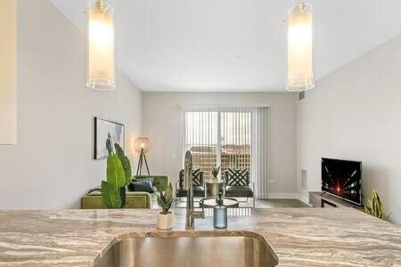 Apartament Bright & Comfortable Oakbrook 2Br Apt Free Parking - Ob 1 Oakbrook Terrace Zewnętrze zdjęcie